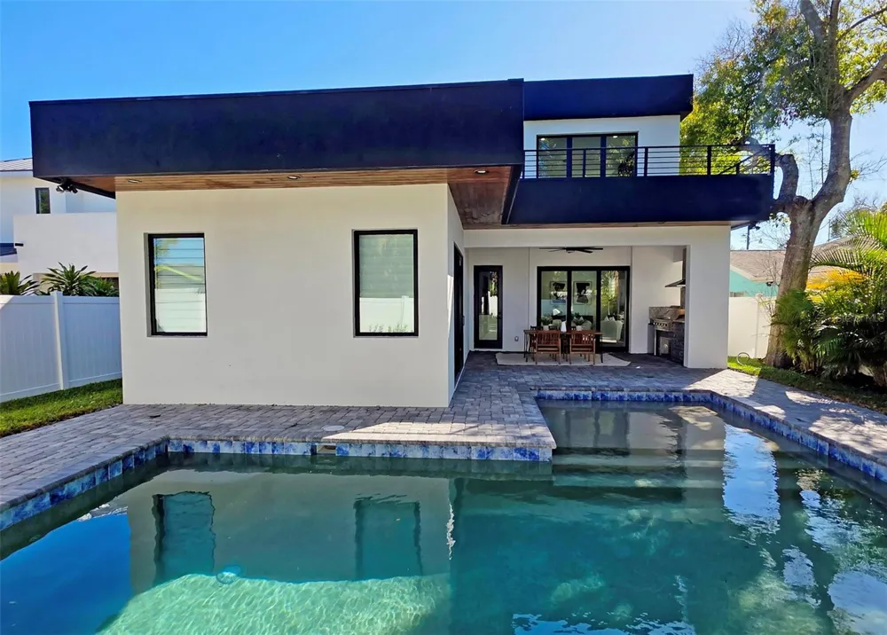 2475 BAY STREET Sarasota, FL 34237