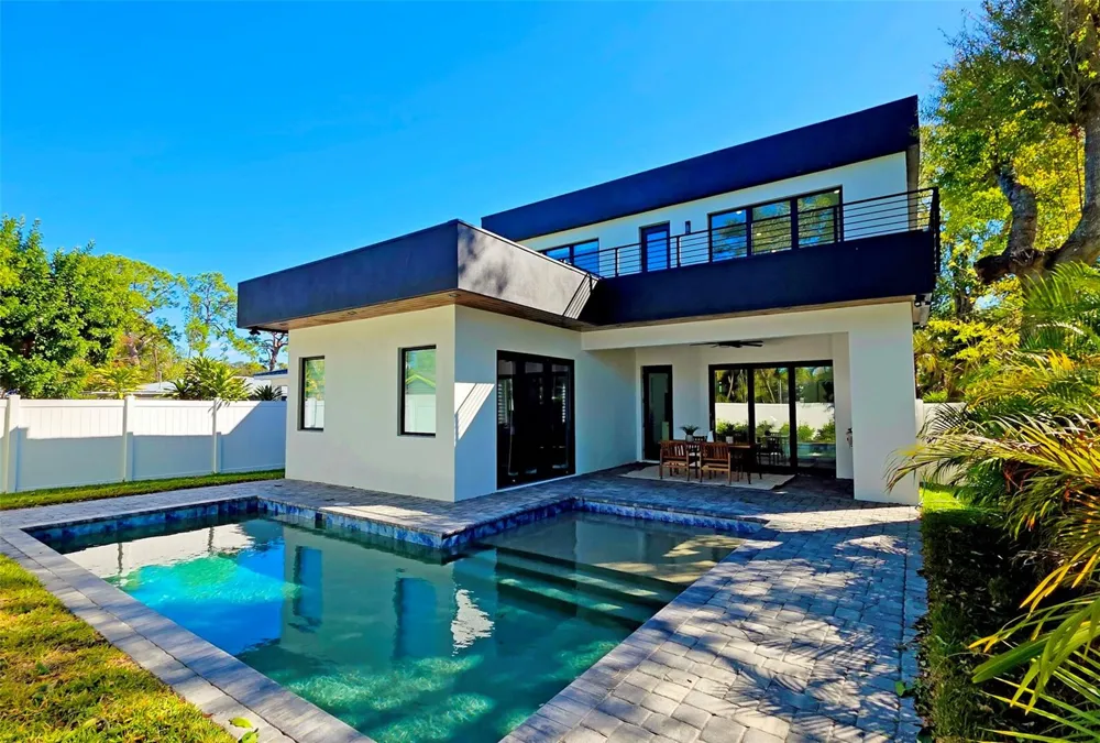 2475 BAY STREET Sarasota, FL 34237