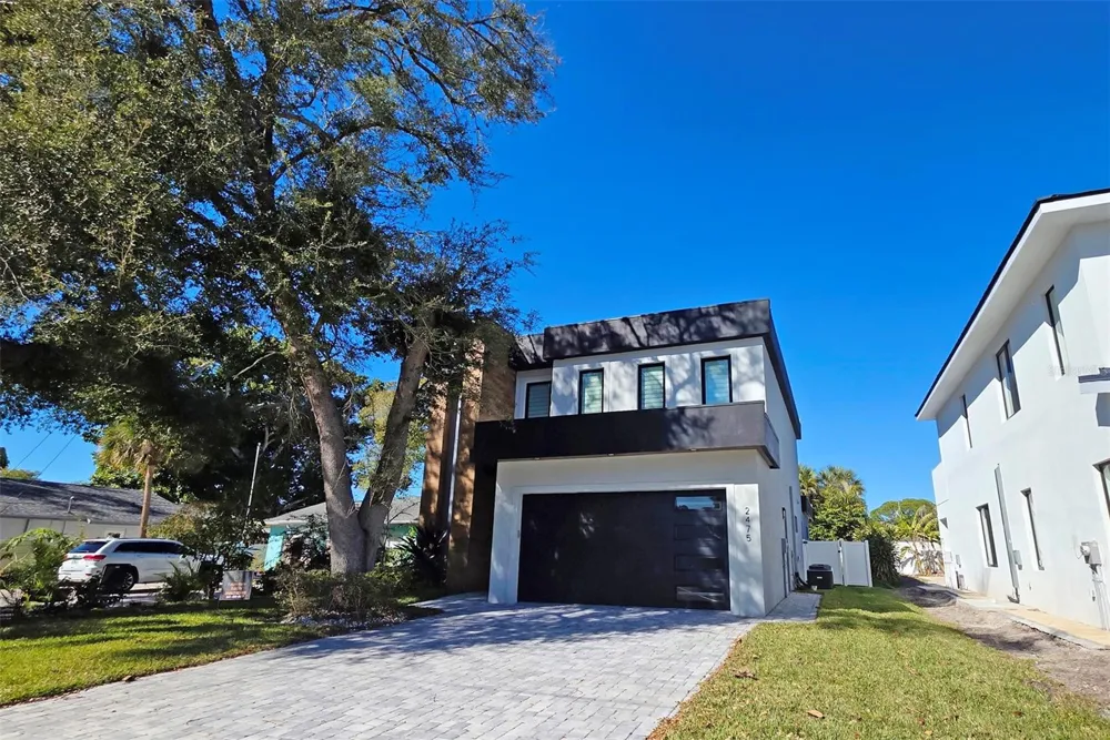 2475 BAY STREET Sarasota, FL 34237