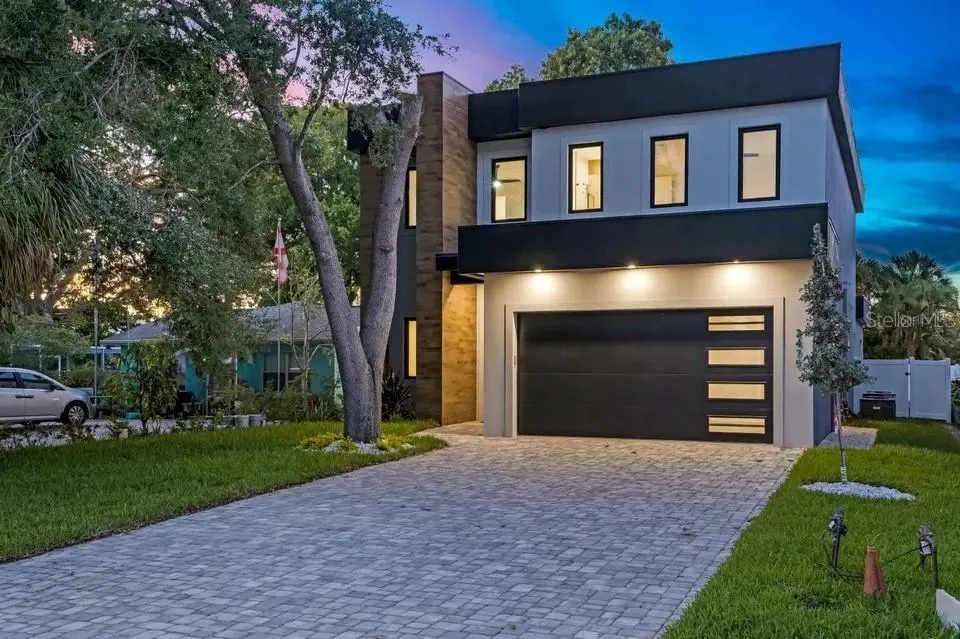 2475 BAY STREET Sarasota, FL 34237