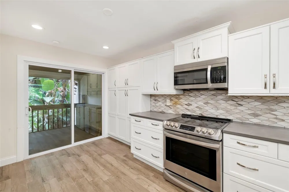 5182 LANCEWOOD DRIVE #14 Sarasota, FL 34232