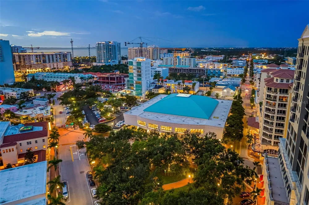 5182 LANCEWOOD DRIVE #14 Sarasota, FL 34232