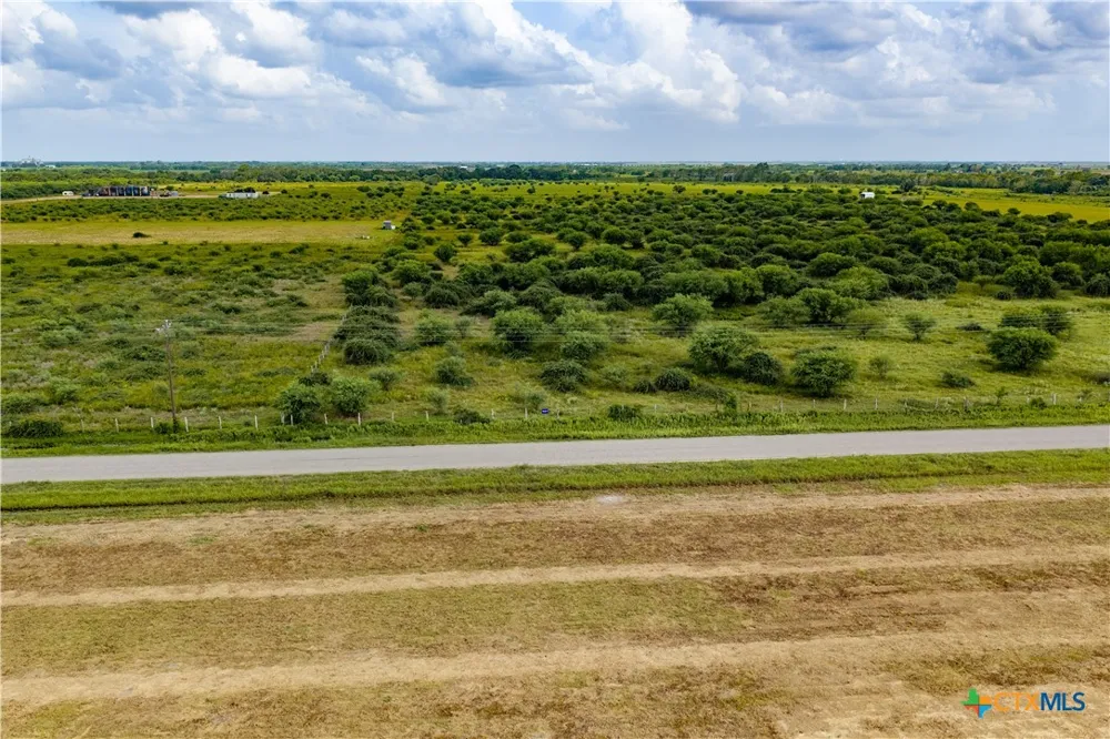 5 Gin Road Inez, TX 77968