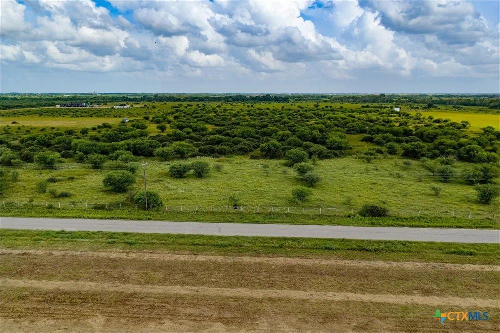 5 Gin Road Inez, TX 77968
