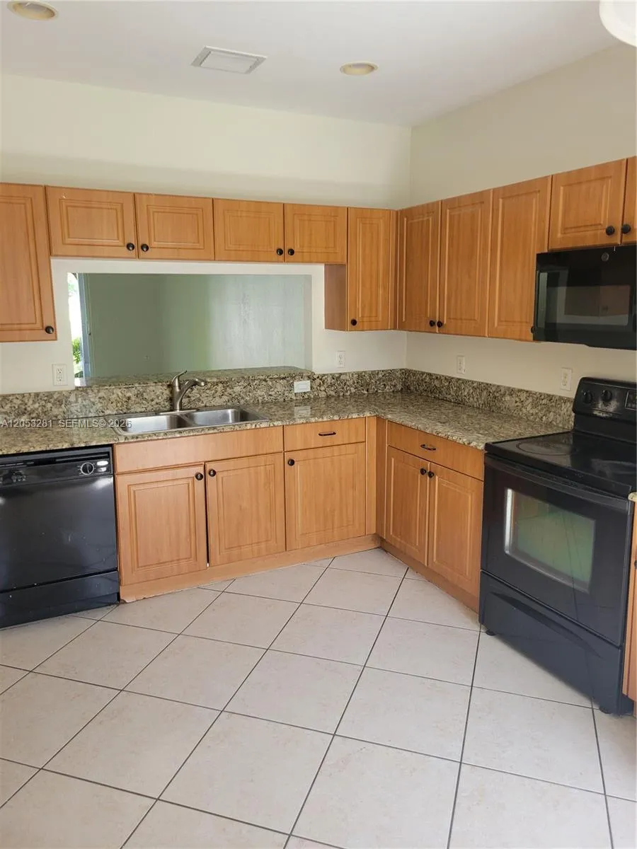 2578 SW 82 AV #101 Miramar, FL 33025