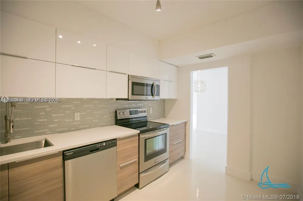 9381 E Bay Harbor Dr #302S Bay Harbor Islands, FL 33154