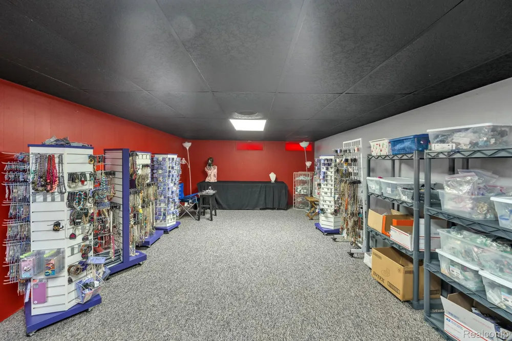 24574 Mabray Avenue Eastpointe City, MI 48021