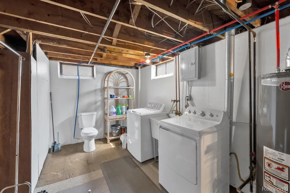 24574 Mabray Avenue Eastpointe City, MI 48021