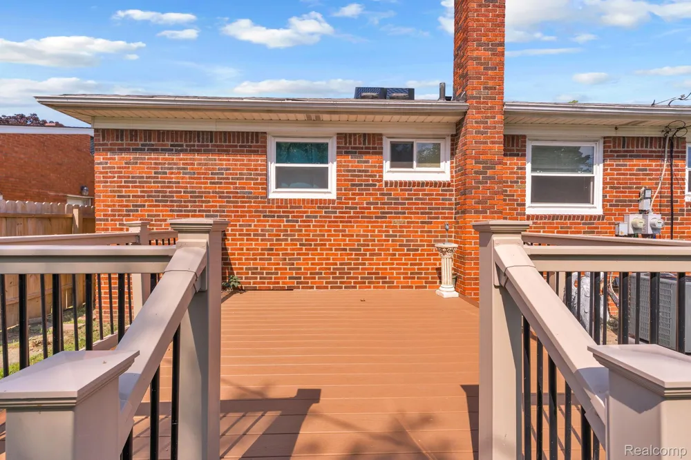 24574 Mabray Avenue Eastpointe City, MI 48021