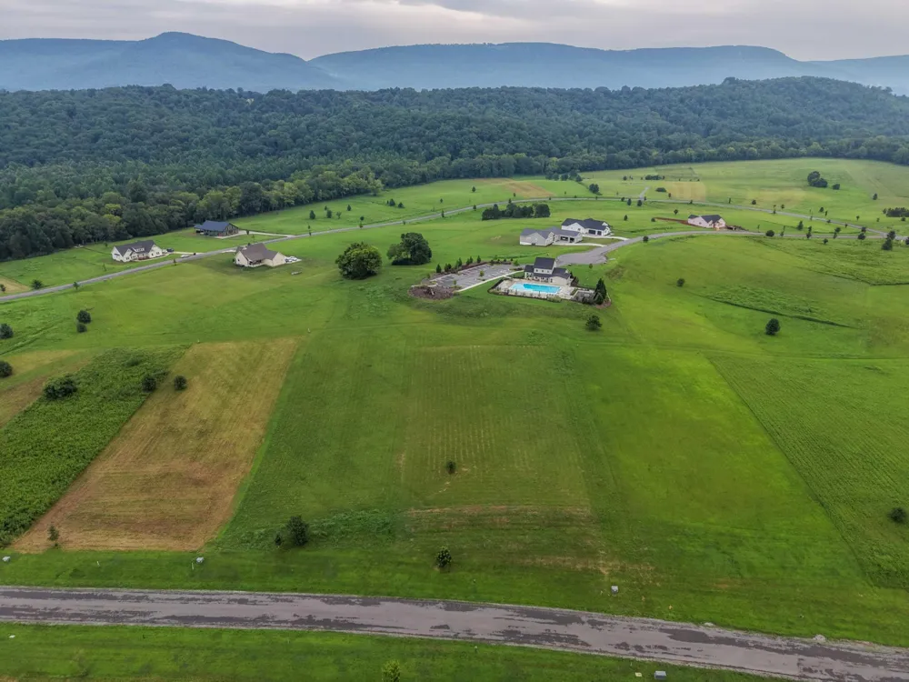 92 Farmview Way Drive Dunlap, TN 37327