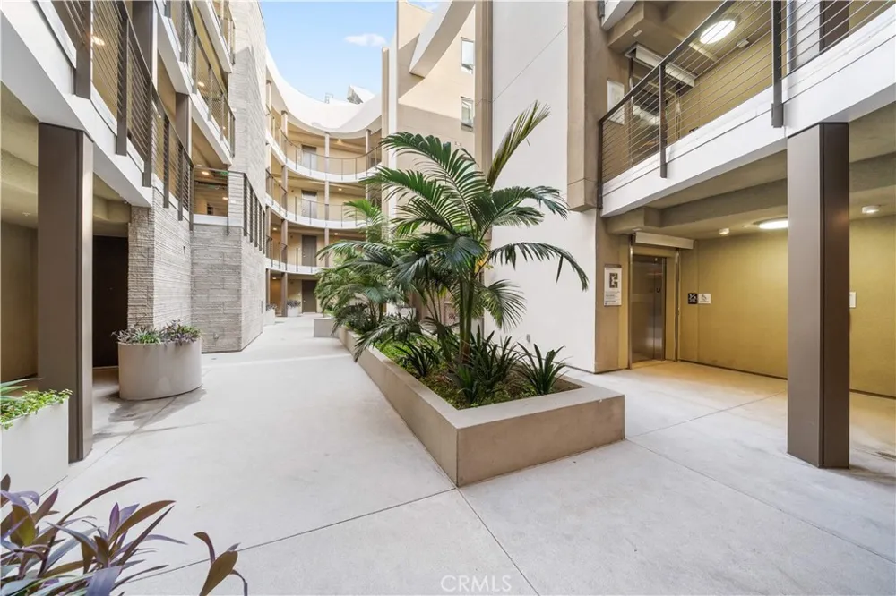 218 El Molino Avenue #303 Pasadena, CA 91101