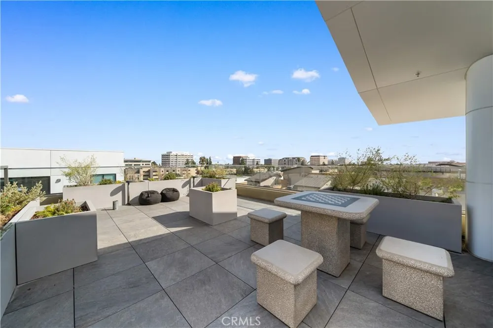 218 El Molino Avenue #303 Pasadena, CA 91101