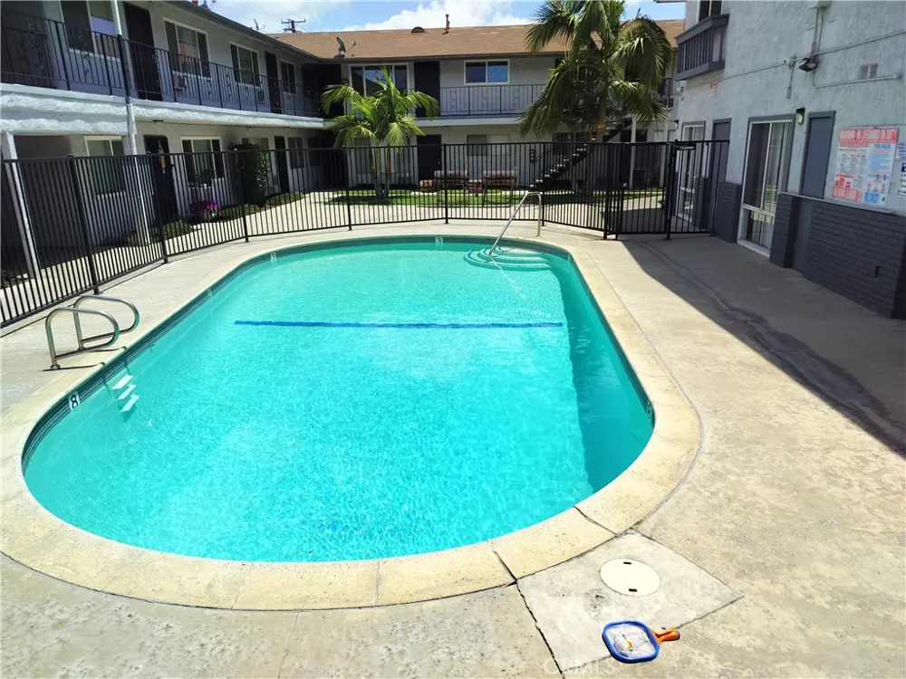2890 E Artesia #22 Long Beach, CA 90805