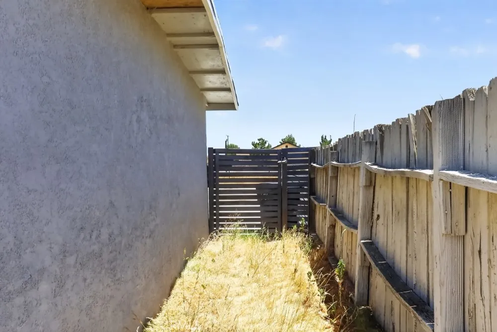 2869 Laurel Street Rosamond, CA 93560