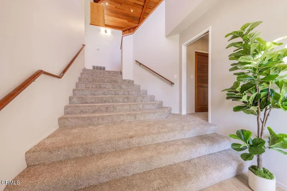 1008 Country Club Drive Ojai, CA 93023