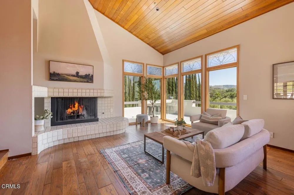 1008 Country Club Drive Ojai, CA 93023