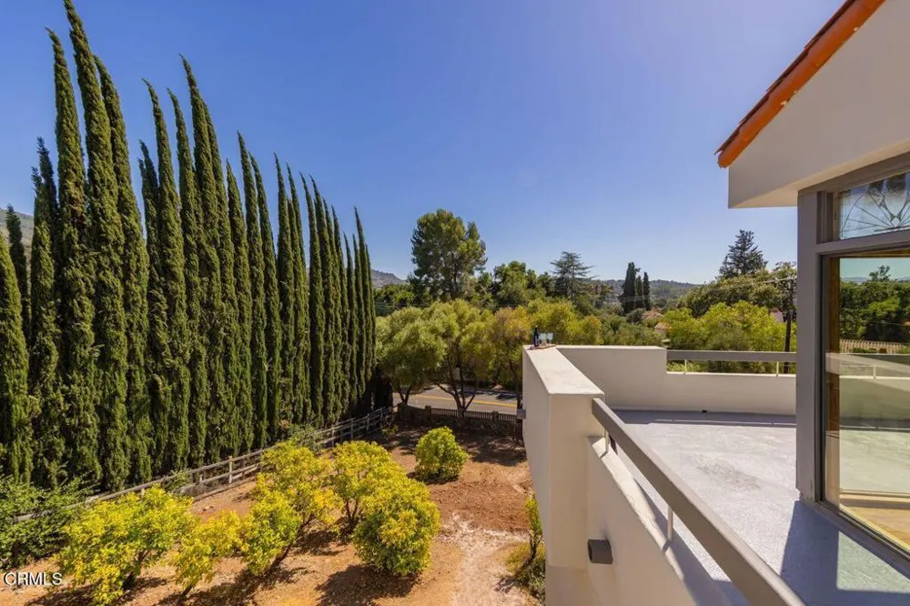 1008 Country Club Drive Ojai, CA 93023