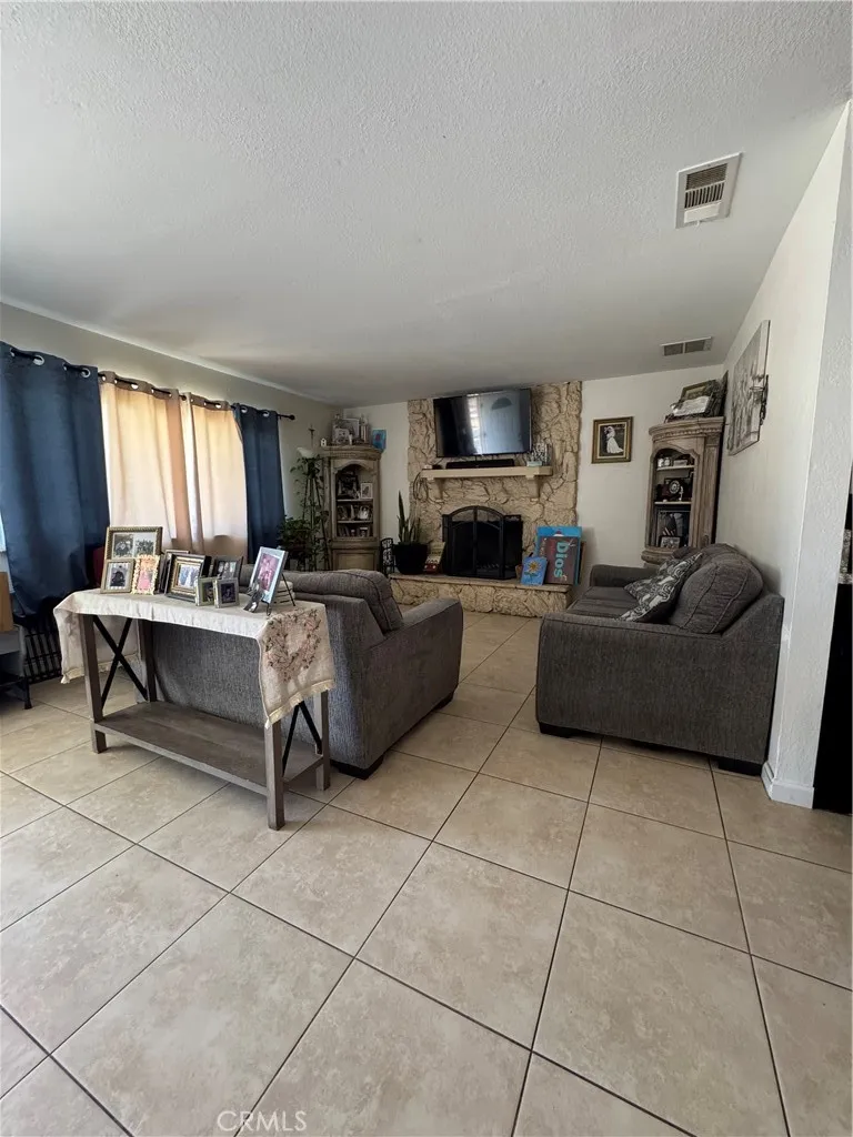 14530 Manzano Victorville, CA 92392