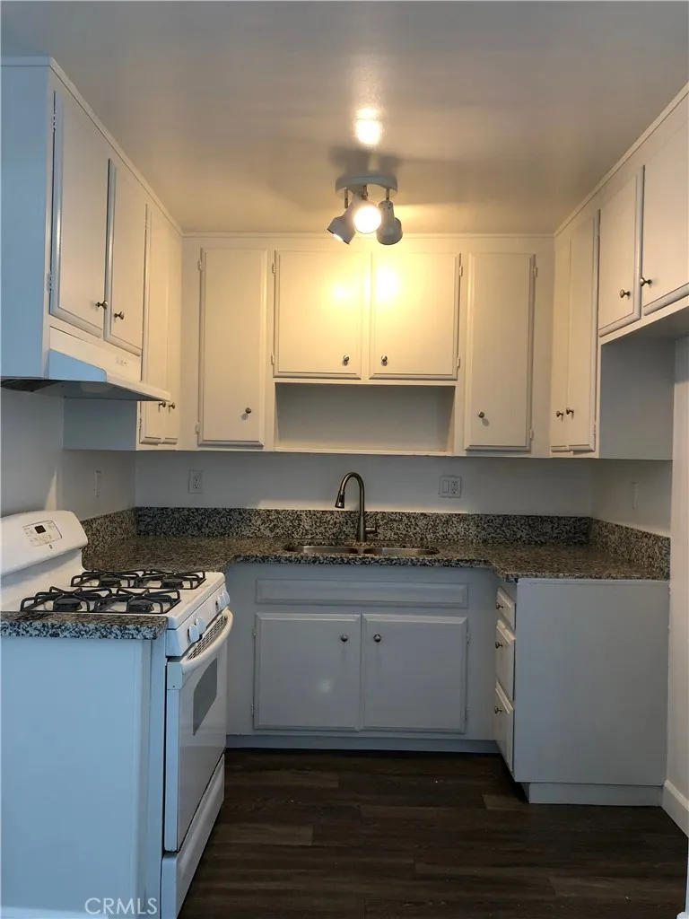 312 10th Street #E Huntington Beach, CA 92648