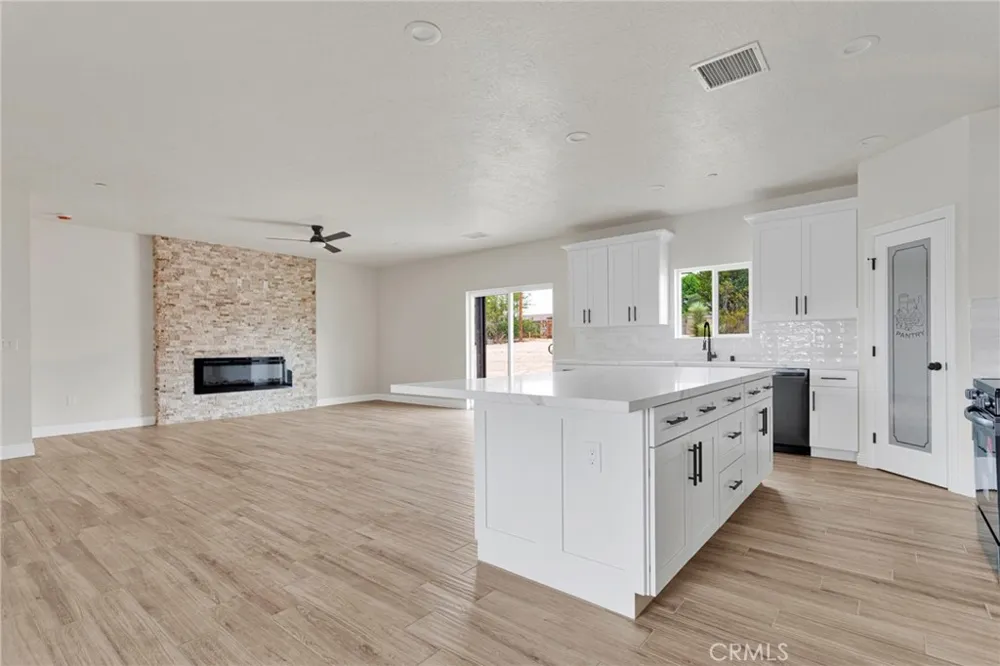 15561 Apple Valley Road Apple Valley, CA 92307