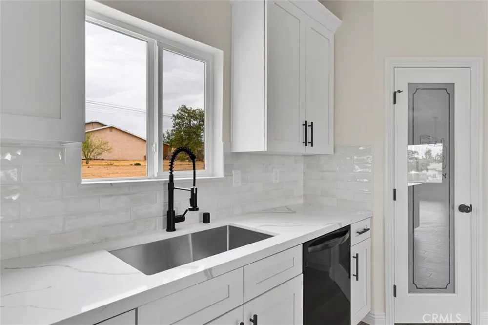 15561 Apple Valley Road Apple Valley, CA 92307