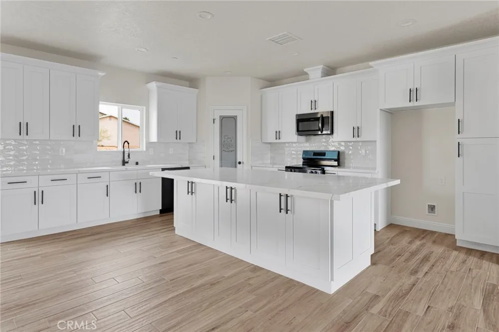 15561 Apple Valley Road Apple Valley, CA 92307