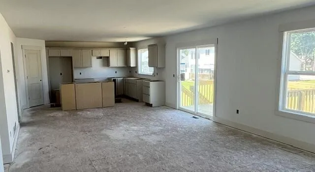 671 Waterford Village Drive NW Walker City, MI 49534