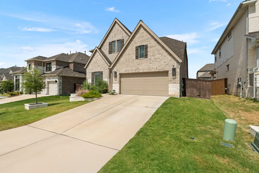 932 Mollie McBride Lane Leander, TX 78641