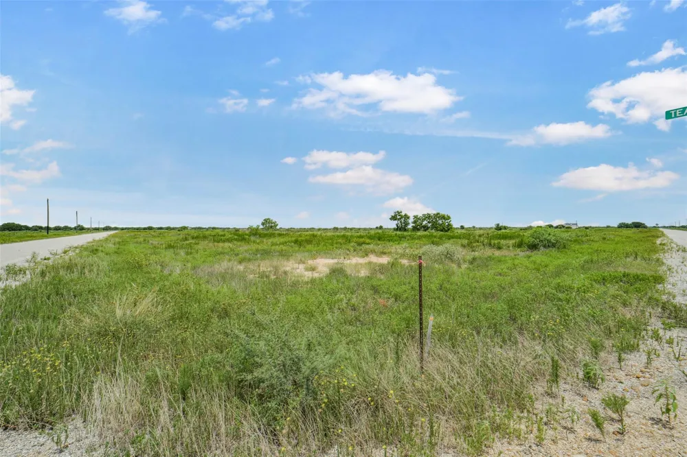 5557 Teal Lane Columbus, TX 78934