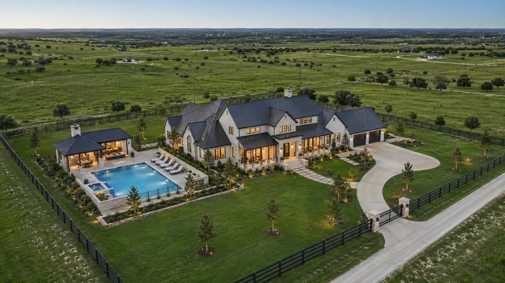 5557 Teal Lane Columbus, TX 78934