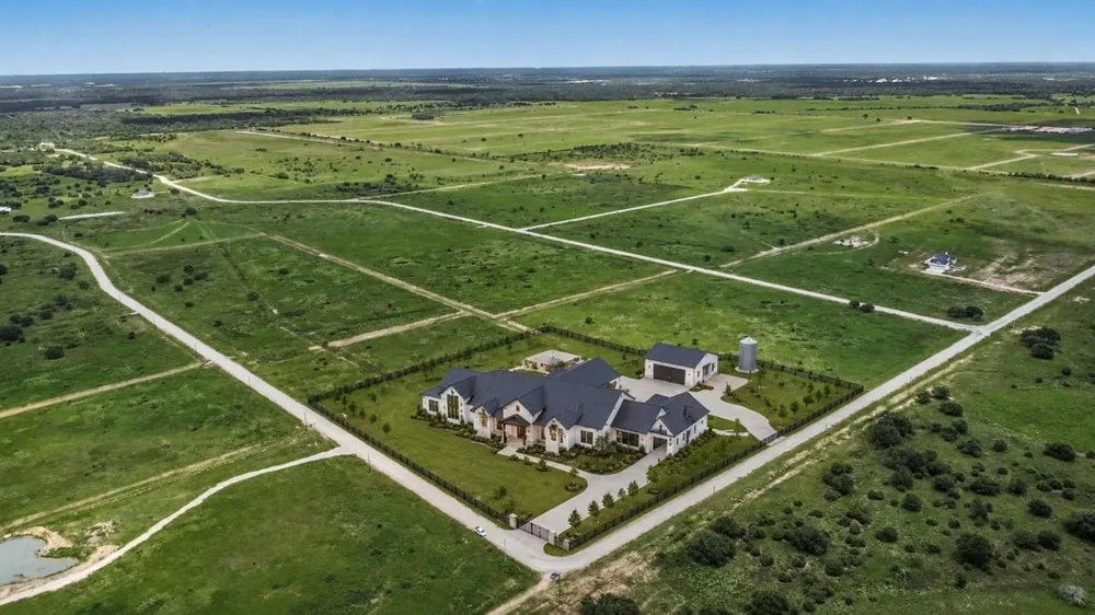 5557 Teal Lane Columbus, TX 78934