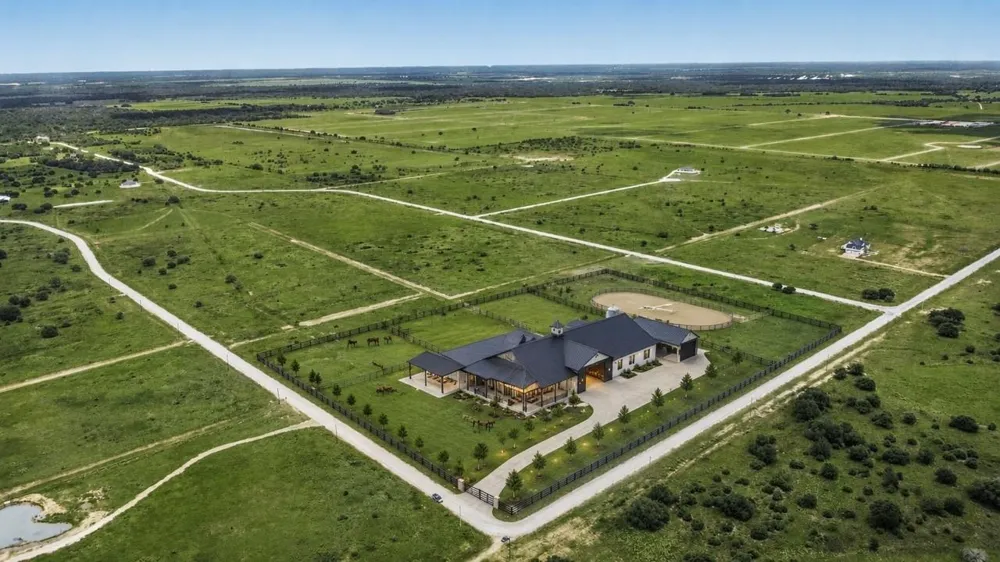 5557 Teal Lane Columbus, TX 78934