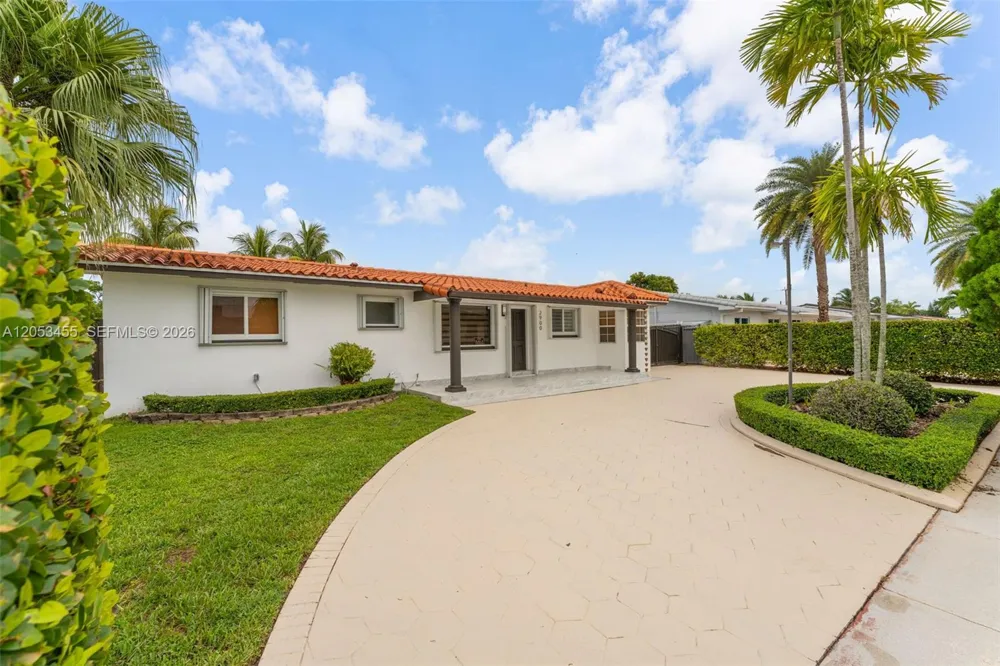 2900 SW 98th Ave Miami, FL 33165