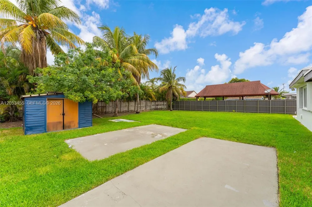 2900 SW 98th Ave Miami, FL 33165