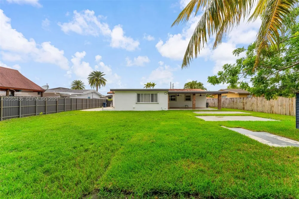 2900 SW 98th Ave Miami, FL 33165
