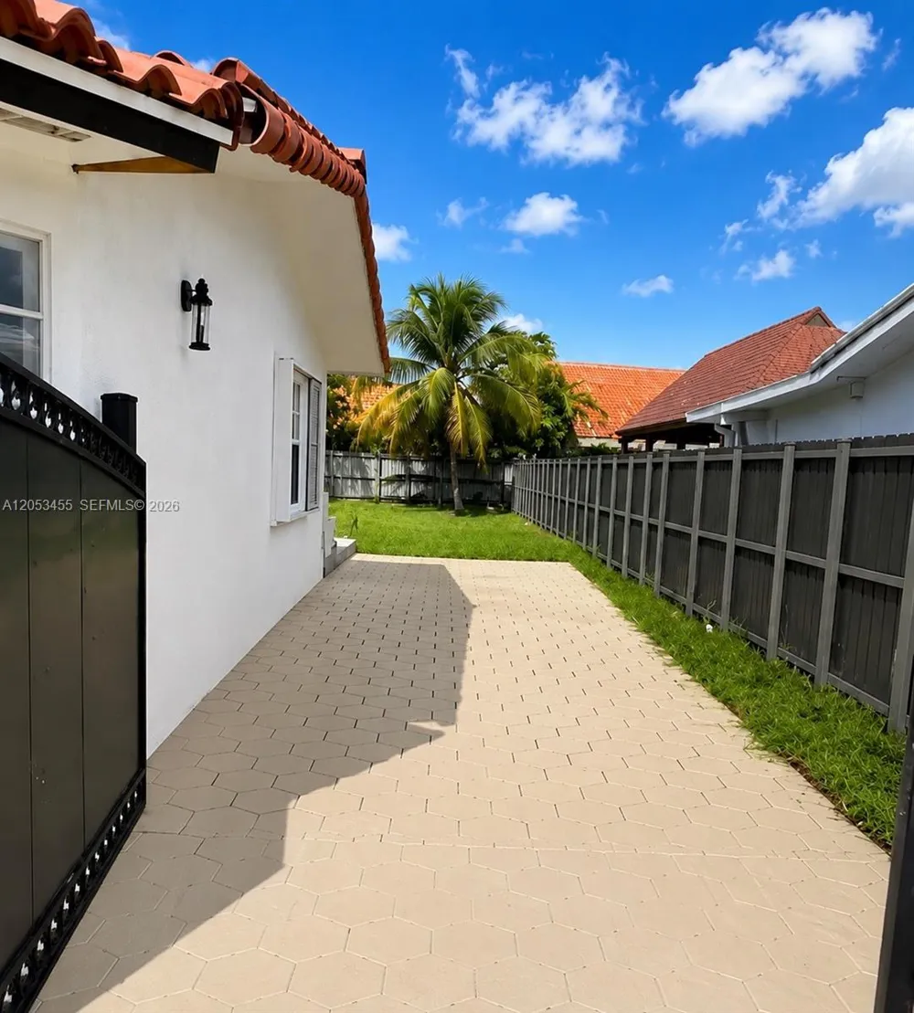 2900 SW 98th Ave Miami, FL 33165