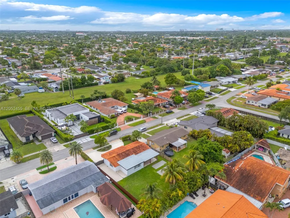 2900 SW 98th Ave Miami, FL 33165