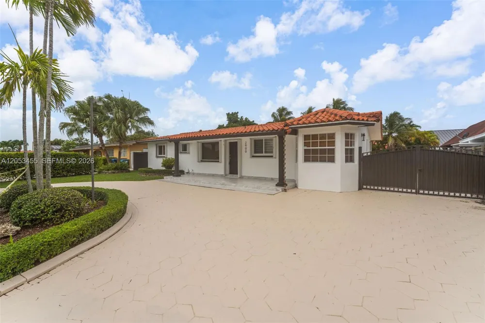 2900 SW 98th Ave Miami, FL 33165