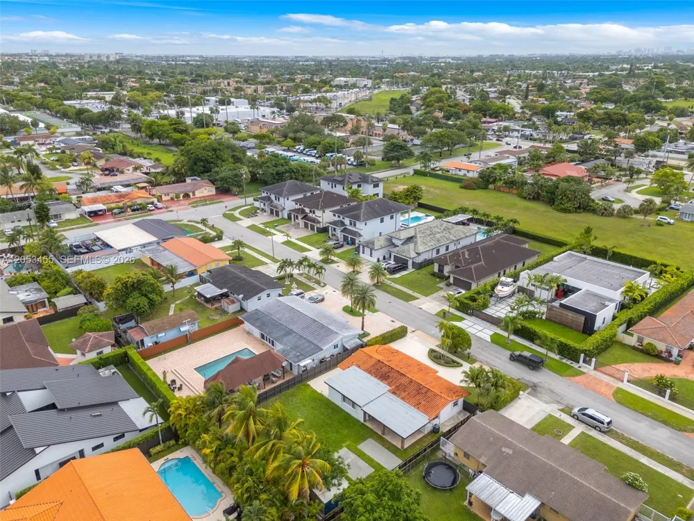 2900 SW 98th Ave Miami, FL 33165
