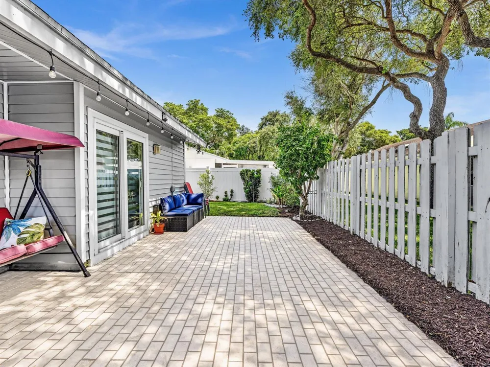 8 Hawthorne Lane Boynton Beach, FL 33426