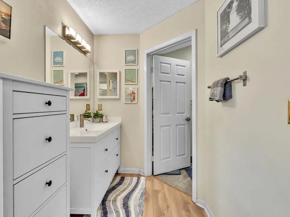 8 Hawthorne Lane Boynton Beach, FL 33426