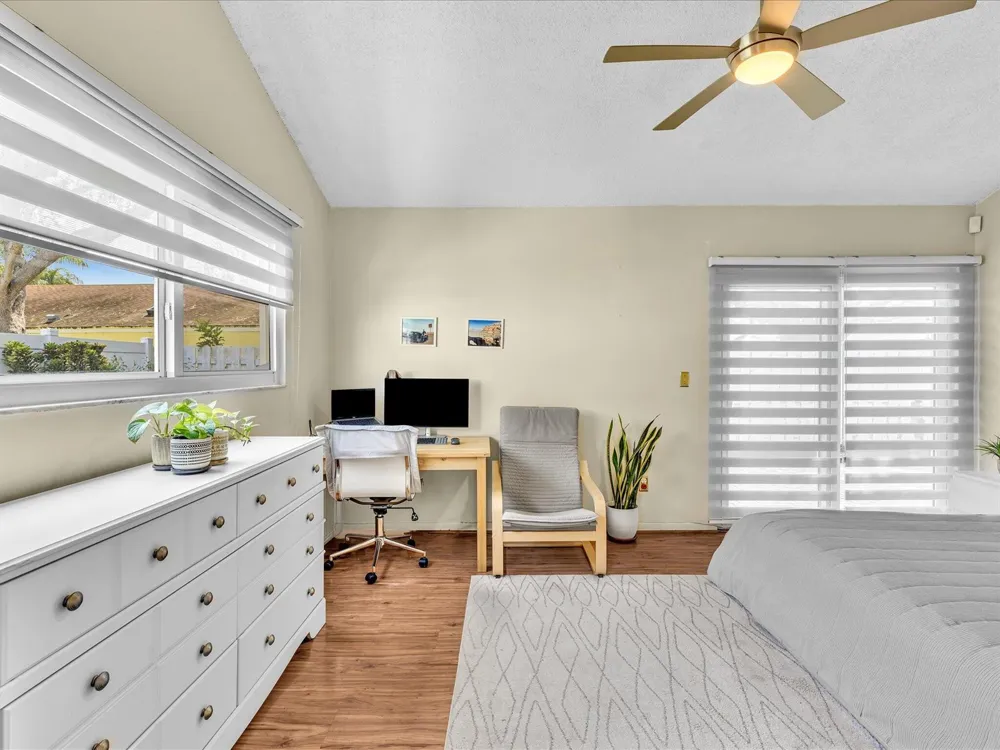8 Hawthorne Lane Boynton Beach, FL 33426