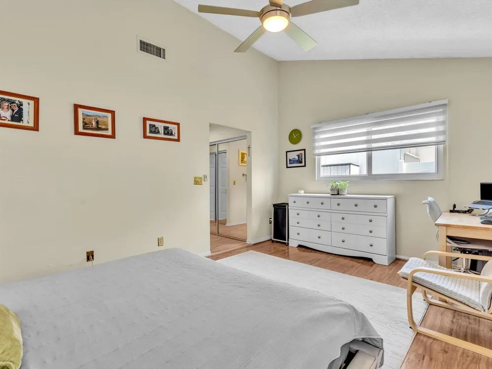 8 Hawthorne Lane Boynton Beach, FL 33426