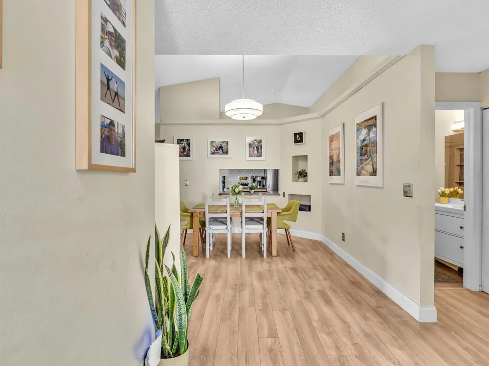 8 Hawthorne Lane Boynton Beach, FL 33426