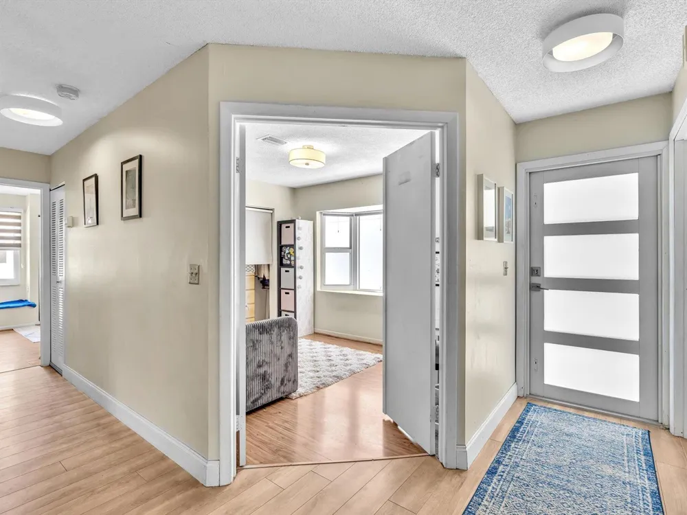 8 Hawthorne Lane Boynton Beach, FL 33426