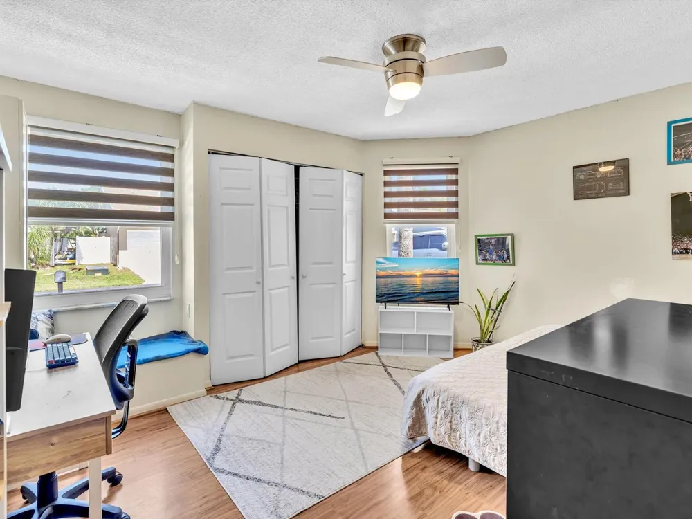 8 Hawthorne Lane Boynton Beach, FL 33426