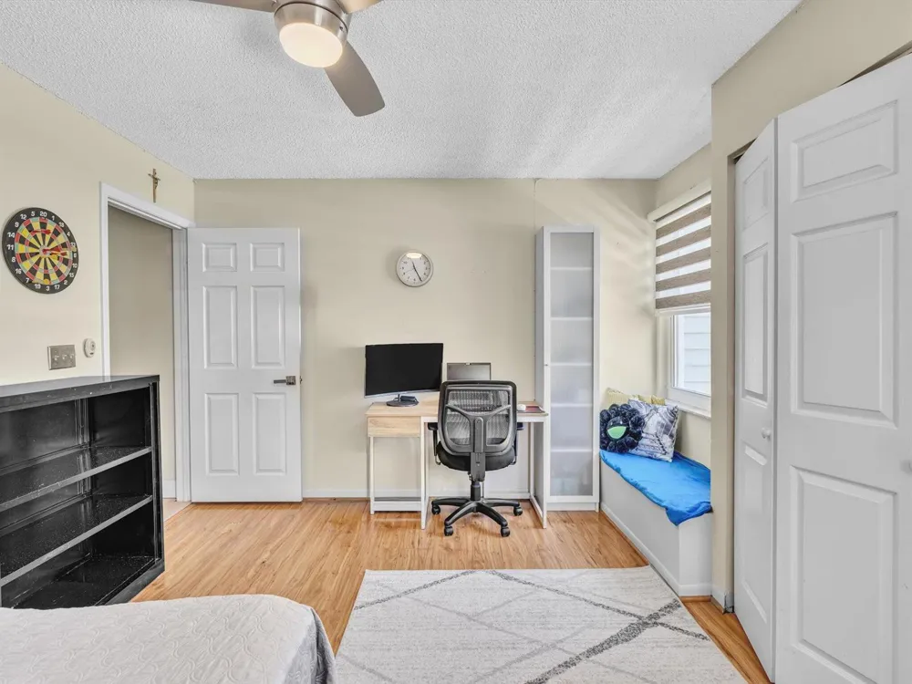 8 Hawthorne Lane Boynton Beach, FL 33426
