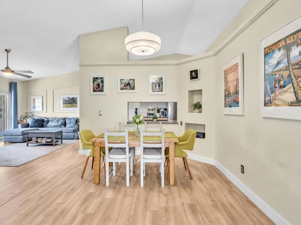 8 Hawthorne Lane Boynton Beach, FL 33426