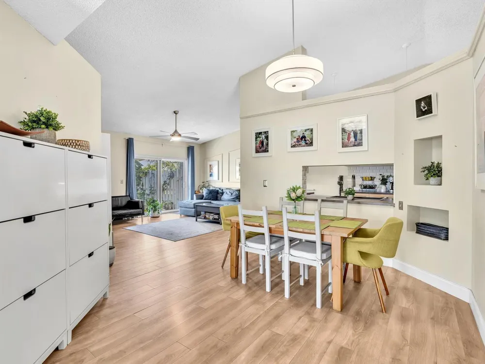 8 Hawthorne Lane Boynton Beach, FL 33426