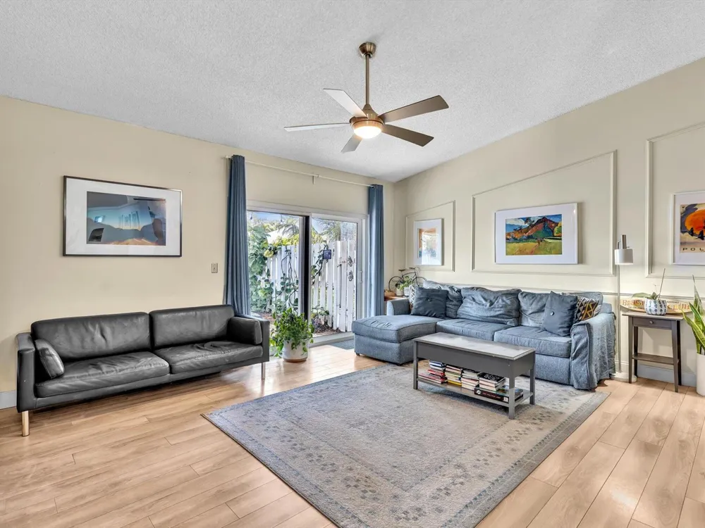 8 Hawthorne Lane Boynton Beach, FL 33426